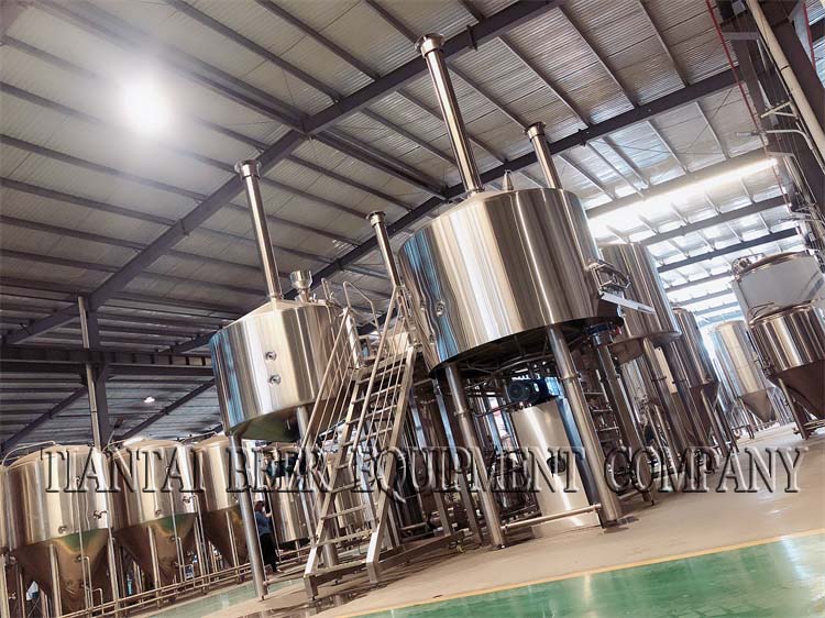 <b>Microbrewery System 2500L Three Vessel Brewhouse</b>